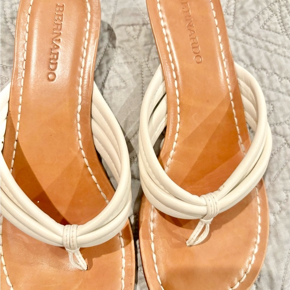 Bernardo Miami Demi Wedge in White Antique Calf size 7M. Very good condition. - Picture 4 of 16